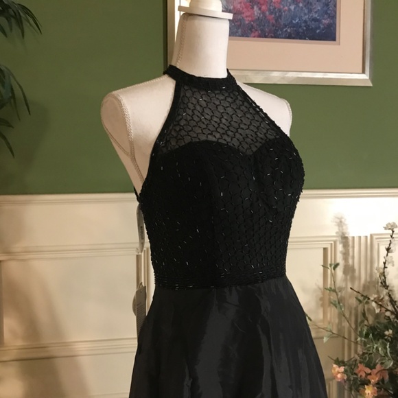 Formal evening ball gown dress - Picture 2 of 8